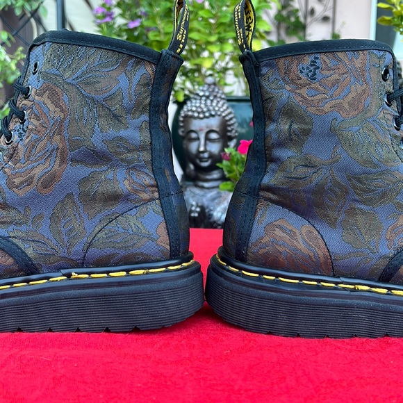 🏴 RARE Blue Floral Tapestry Dr. Martens Brocade Boots UK 7 - Picture 11 of 17